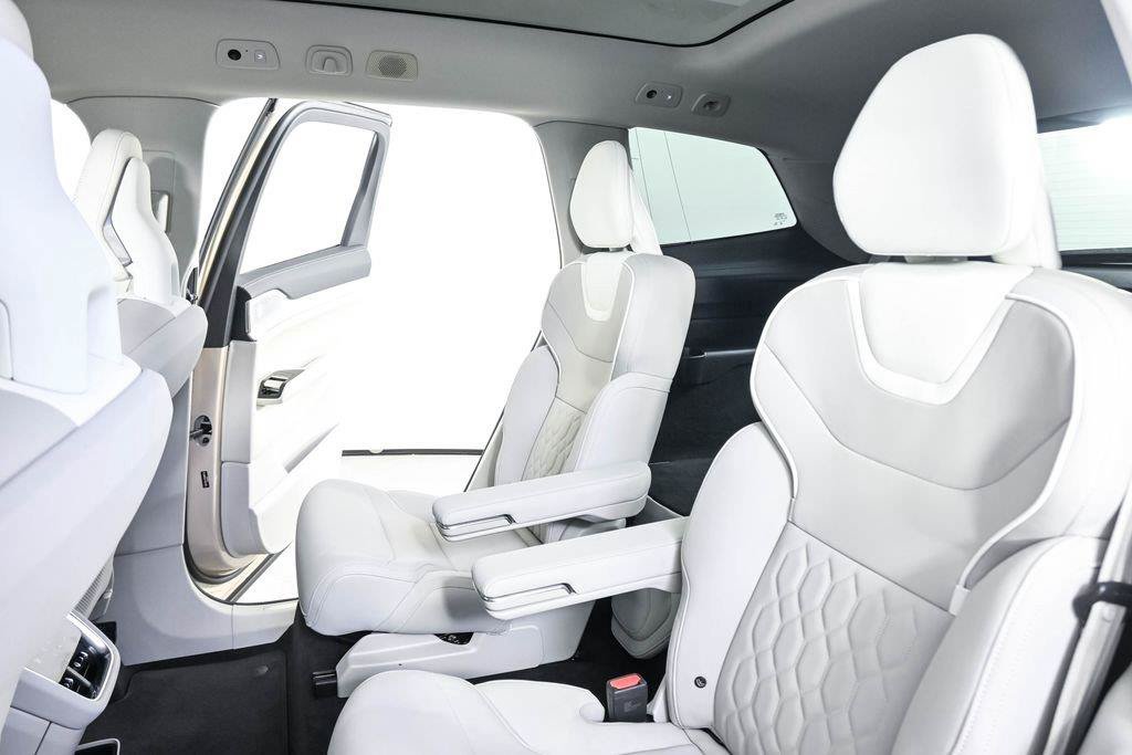 Certified 2025 Volvo EX90 Ultra AWD/4WD image 22