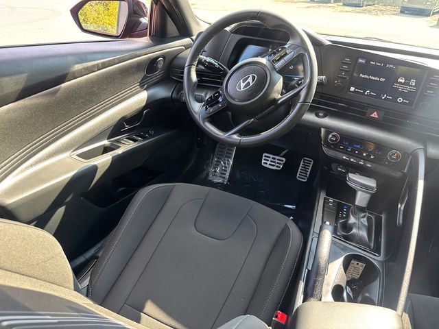 Used 2025 Hyundai Elantra Sport image 22