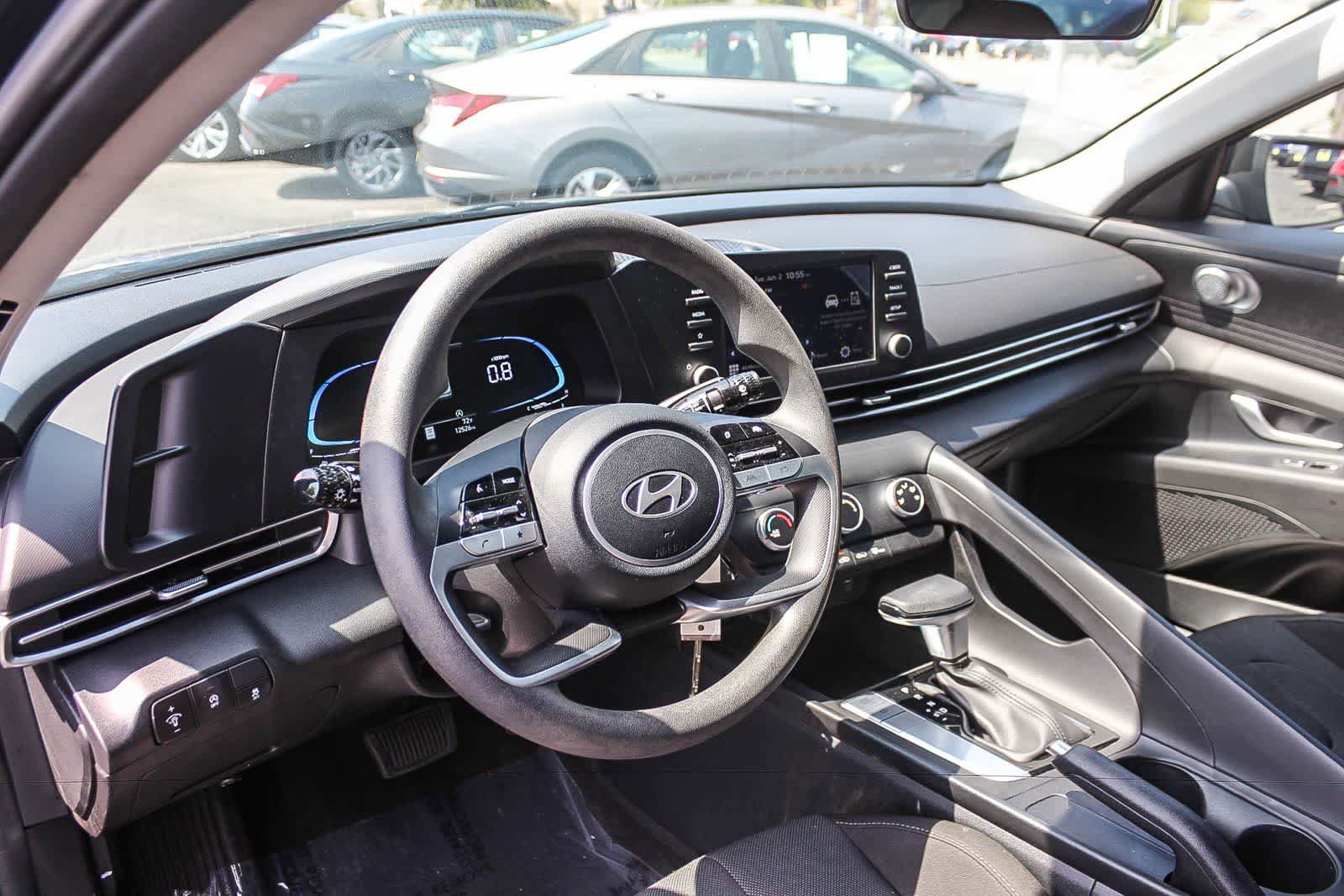 Certified 2025 Hyundai Elantra SE FWD image 22