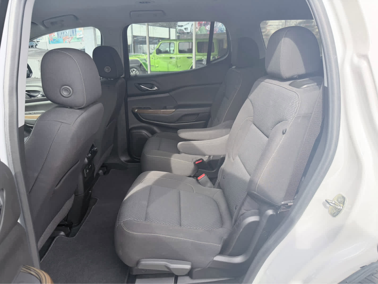 Used 2022 GMC Acadia SLE w/ Driver Convenience Package image 13