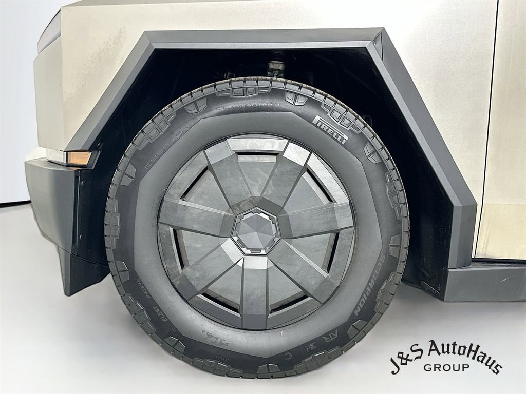 Used 2024 Tesla Cybertruck AWD Crew Cab image 39