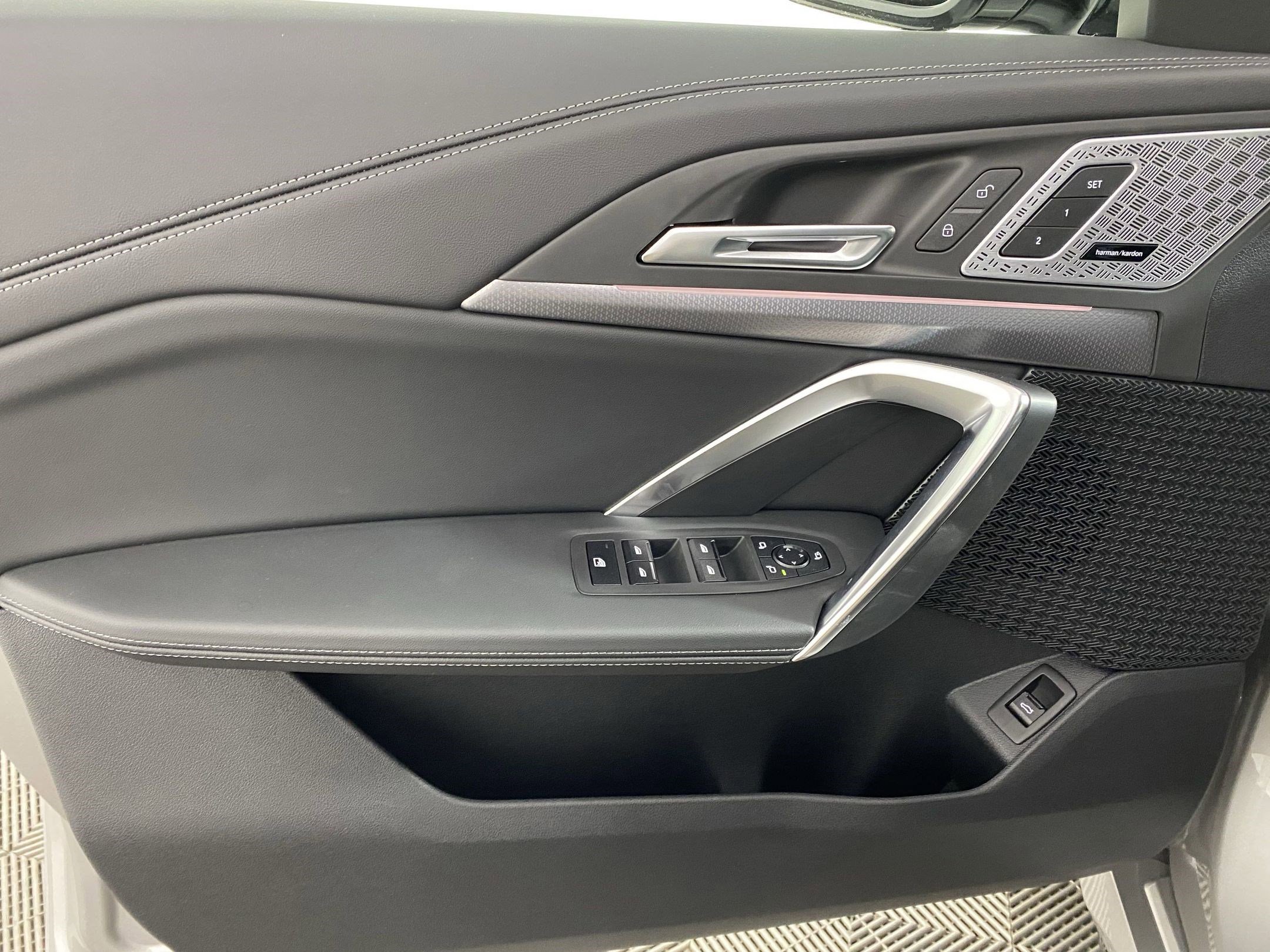 Used 2025 BMW X1 xDrive28i w/ Technology Package image 11