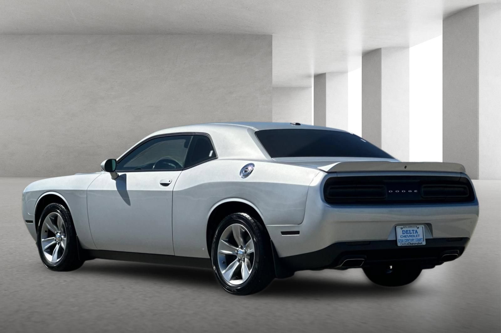 Used 2019 Dodge Challenger SXT RWD image 6