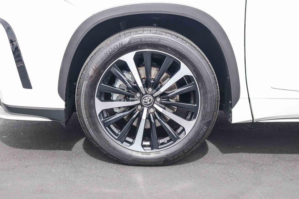Used 2022 Toyota Highlander XSE FWD image 12