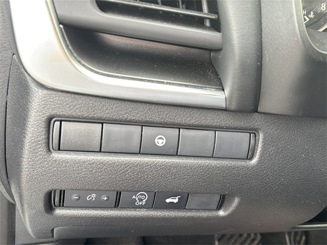 Used 2024 Nissan Rogue SV image 32