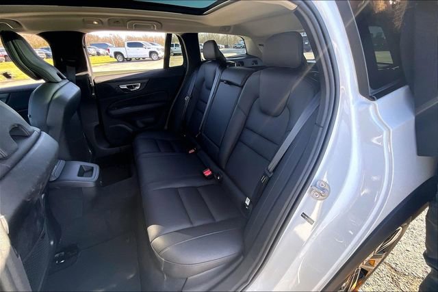 Used 2025 Volvo V60 B5 Cross Country Plus image 22