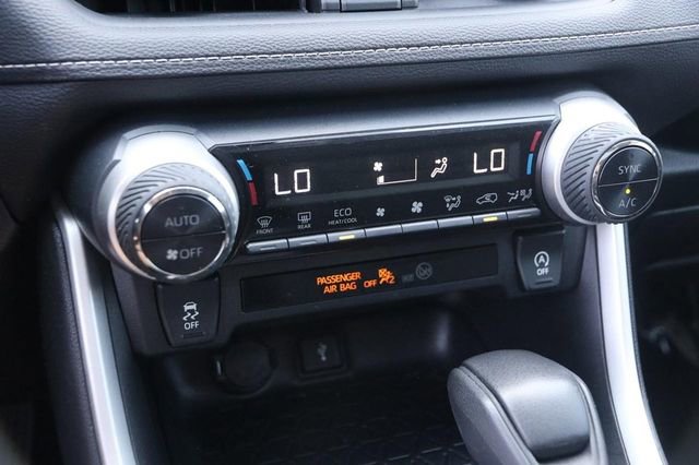 Used 2021 Toyota RAV4 XLE w/ Convenience Package FWD image 20