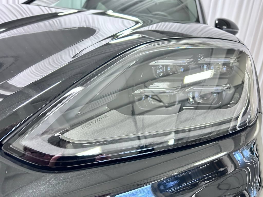 Used 2026 Porsche Cayenne Coupe AWD/4WD image 40