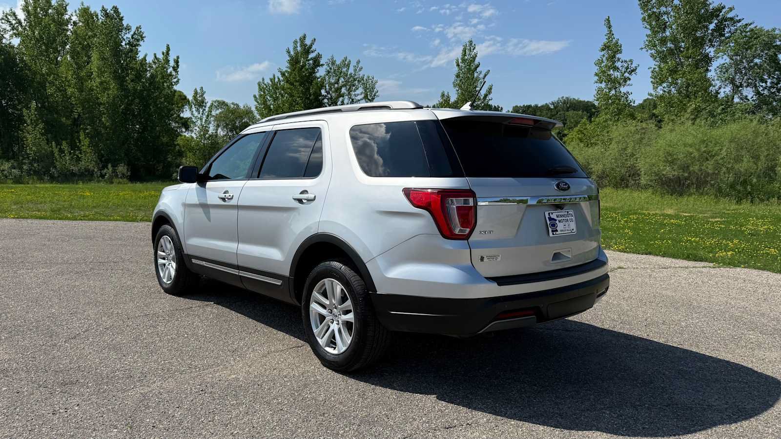 Used 2019 Ford Explorer XLT w/ Equipment Group 202A AWD/4WD image 5