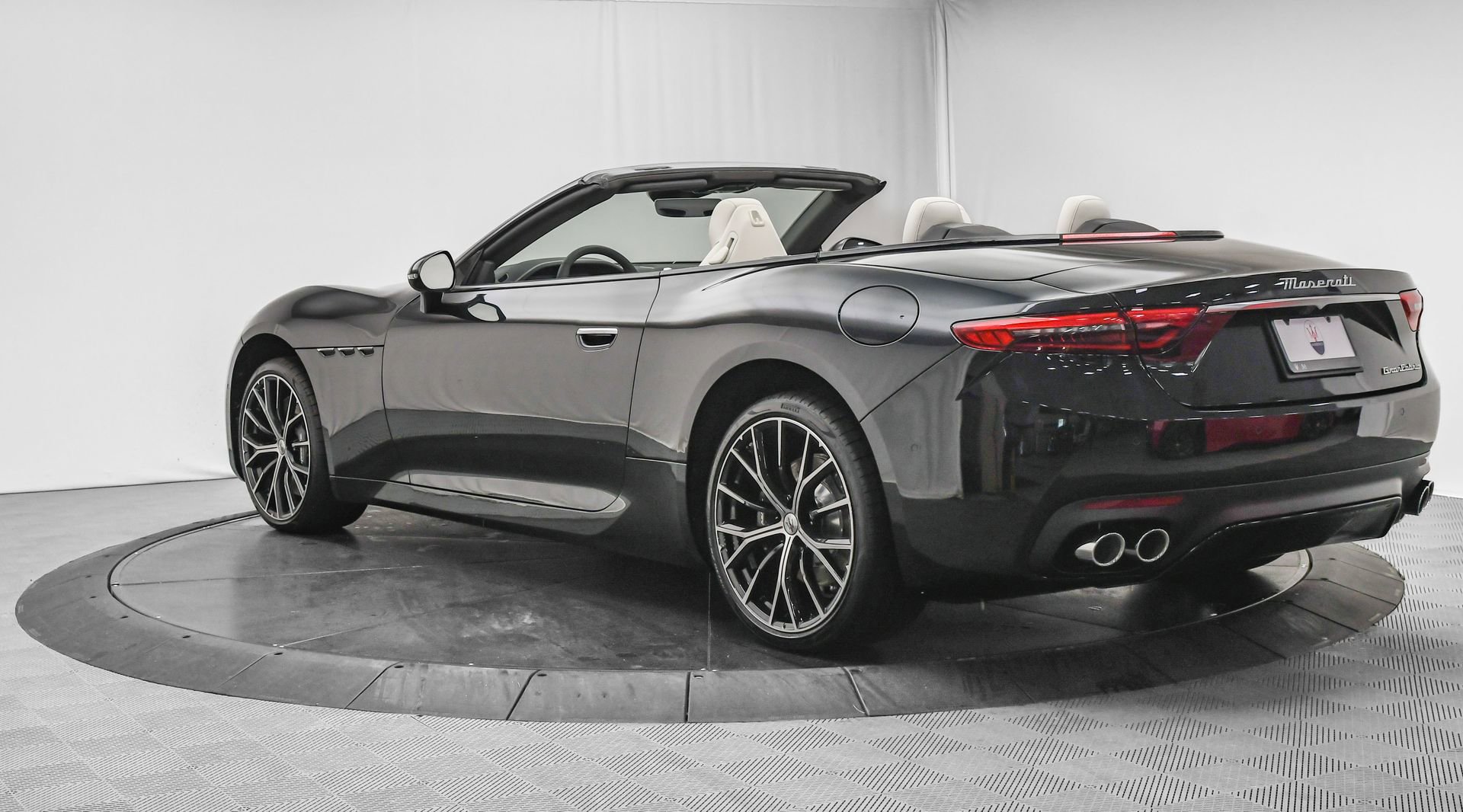 New 2025 Maserati GranCabrio Modena image 5