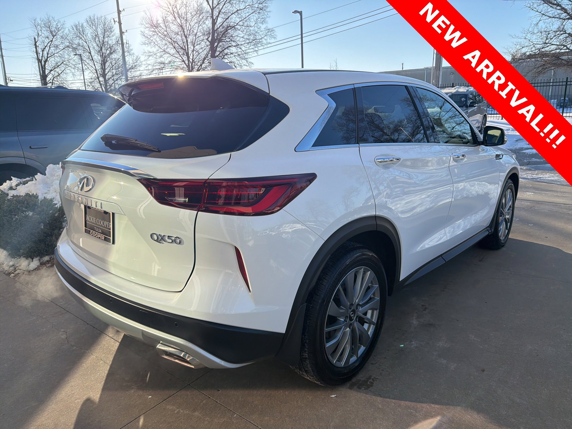 Used 2025 INFINITI QX50 Pure image 2