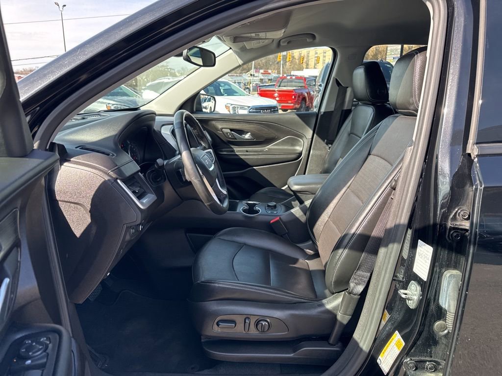 Used 2024 GMC Terrain SLT image 16