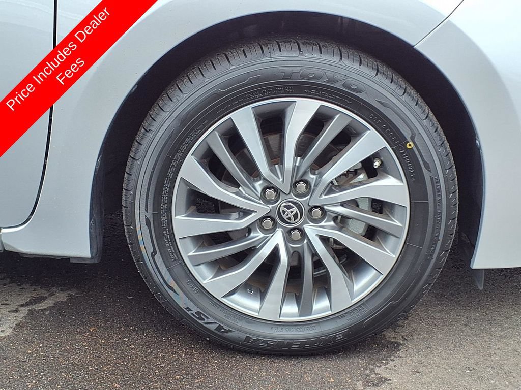 Used 2018 Toyota Corolla XLE FWD image 9