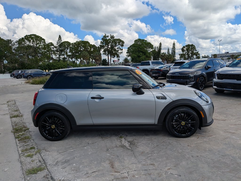 Used 2024 MINI Cooper SE FWD image 9