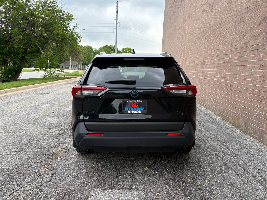 Used 2022 Toyota RAV4 LE AWD/4WD image 4