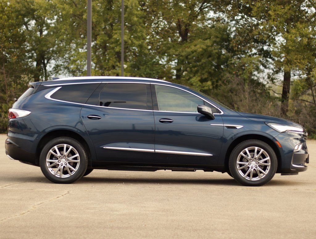 Used 2022 Buick Enclave Essence w/ Experience Buick Package image 7