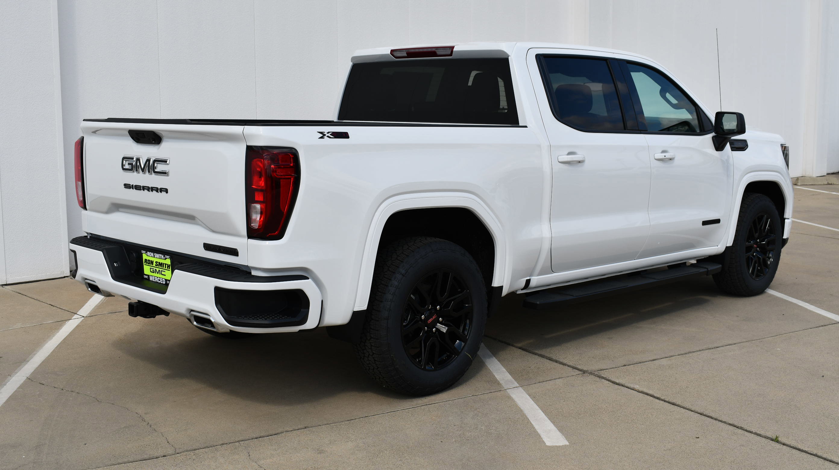 New 2026 GMC Sierra 1500 Elevation w/ LPO, Elevation Black Package AWD/4WD image 7