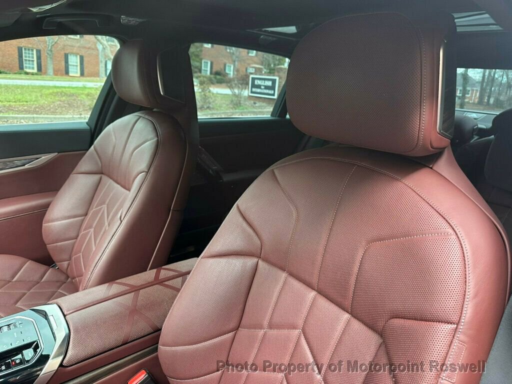 Used 2023 BMW i7 xDrive60 w/ Executive Package 2 AWD/4WD image 10