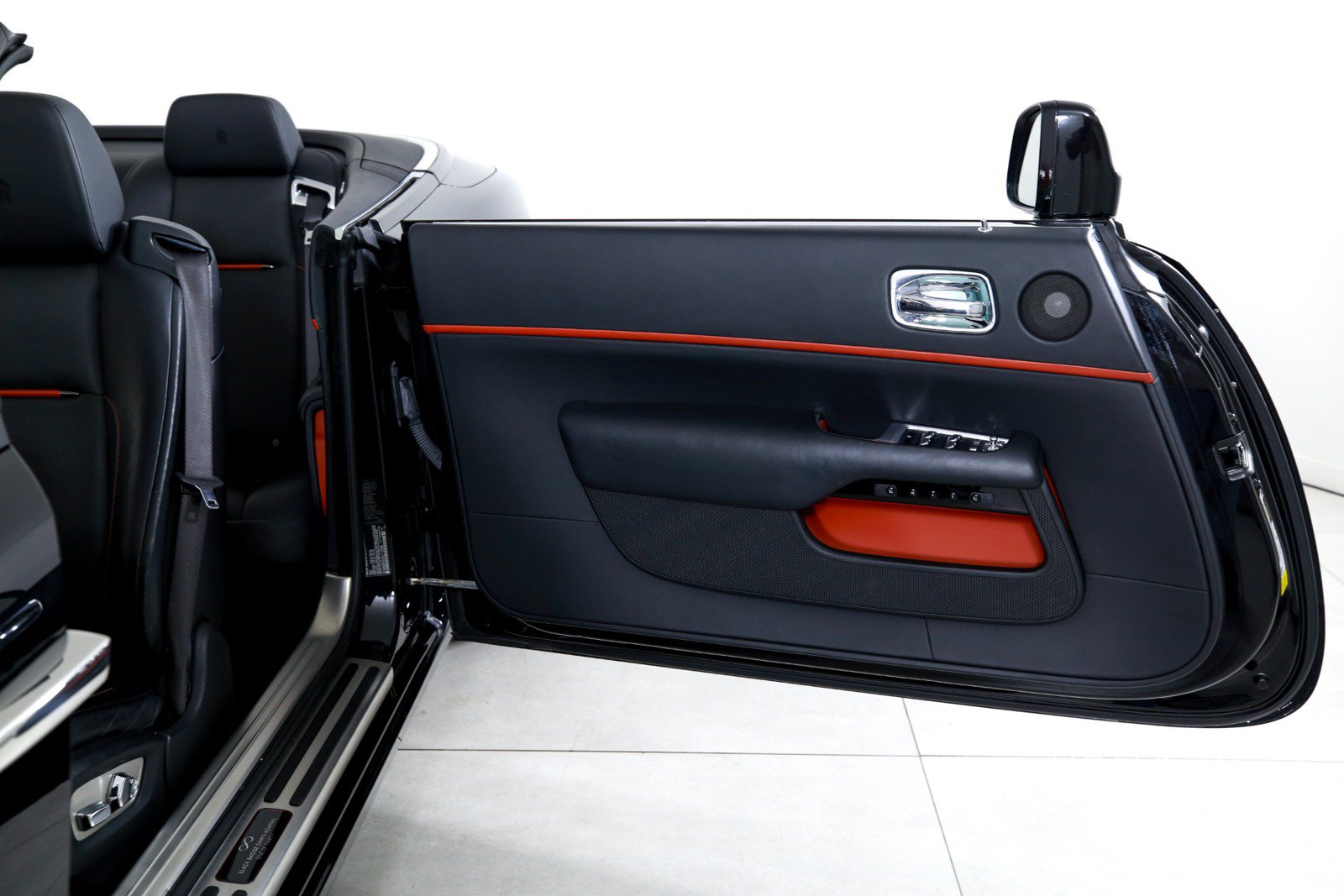 Used 2019 Rolls-Royce Dawn RWD image 12