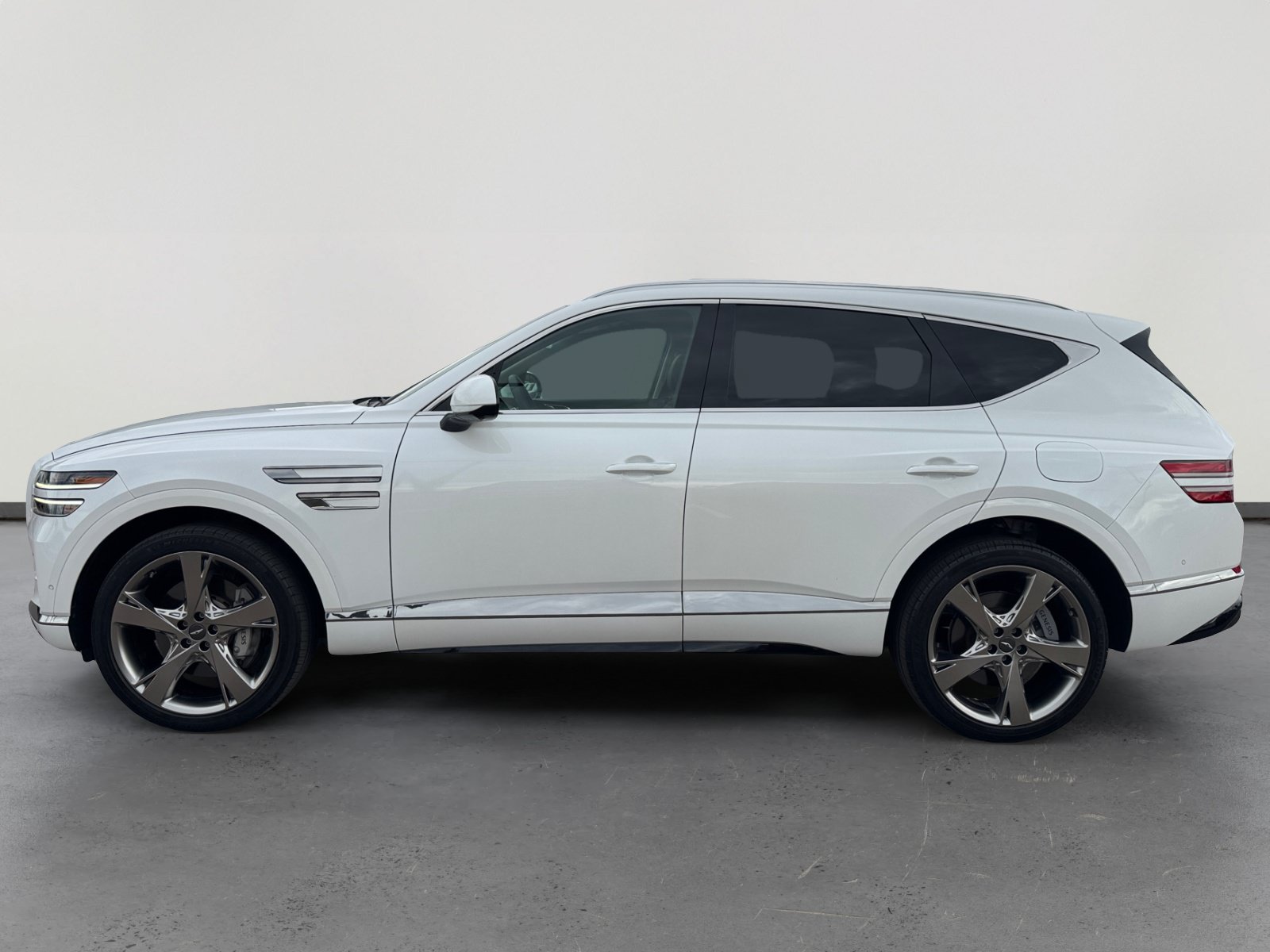 Used 2023 Genesis GV80 2.5T w/ Prestige Package AWD/4WD image 2