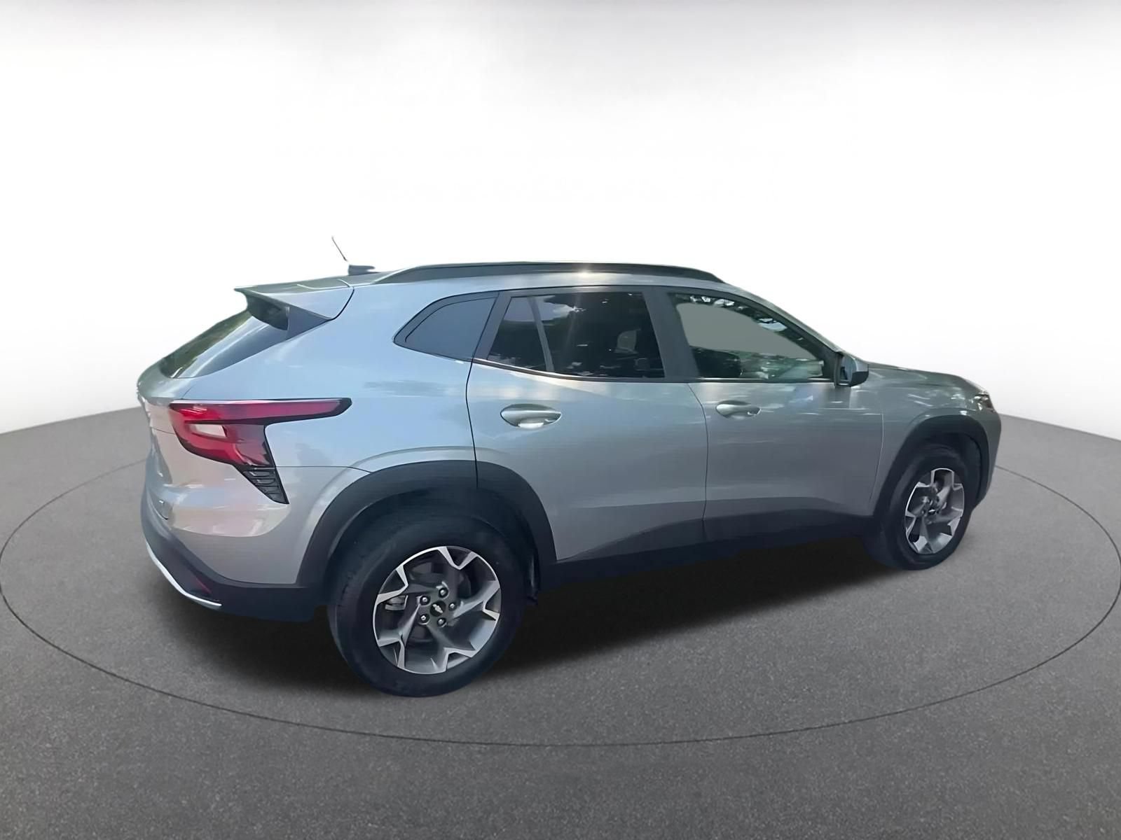 Used 2025 Chevrolet Trax LT w/ LT Convenience Package FWD image 14