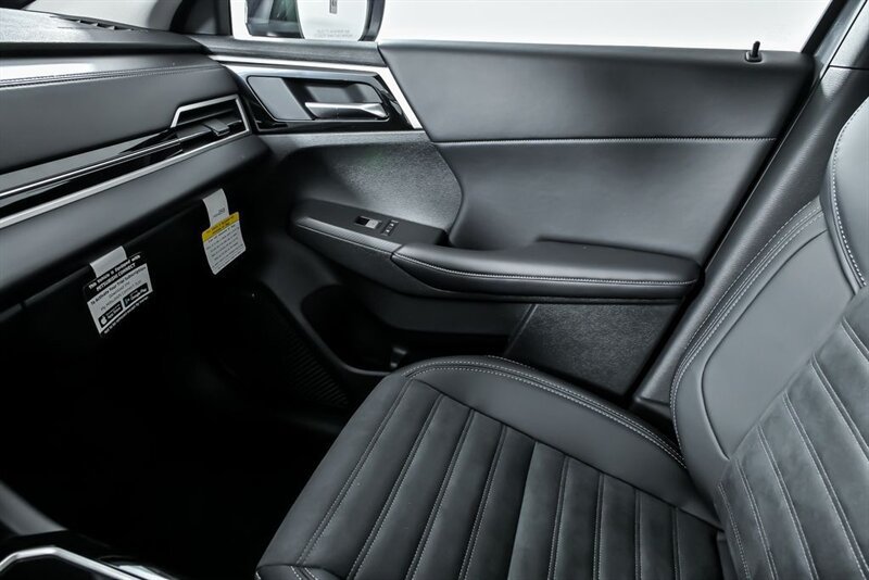 New 2025 Mitsubishi Outlander AWD image 26