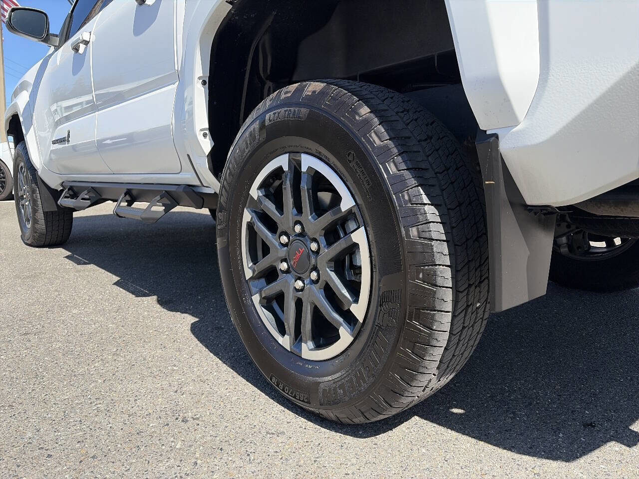 Used 2024 Toyota Tacoma TRD Sport w/ TRD Sport Upgrade Package AWD/4WD image 4
