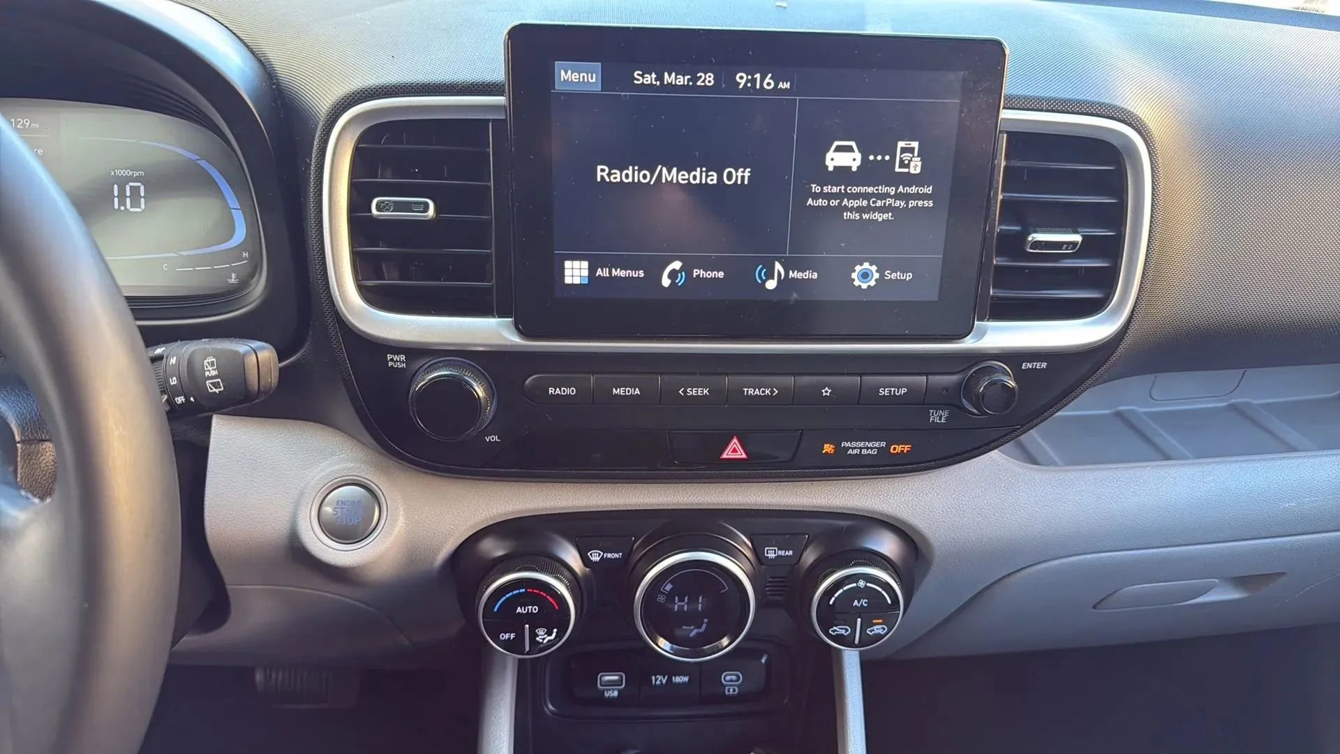 Used 2024 Hyundai Venue SEL image 18