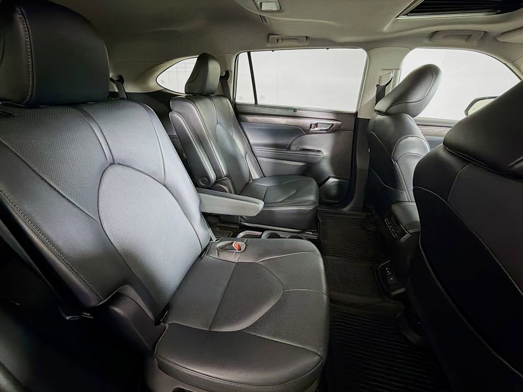 Used 2022 Toyota Highlander Limited image 31