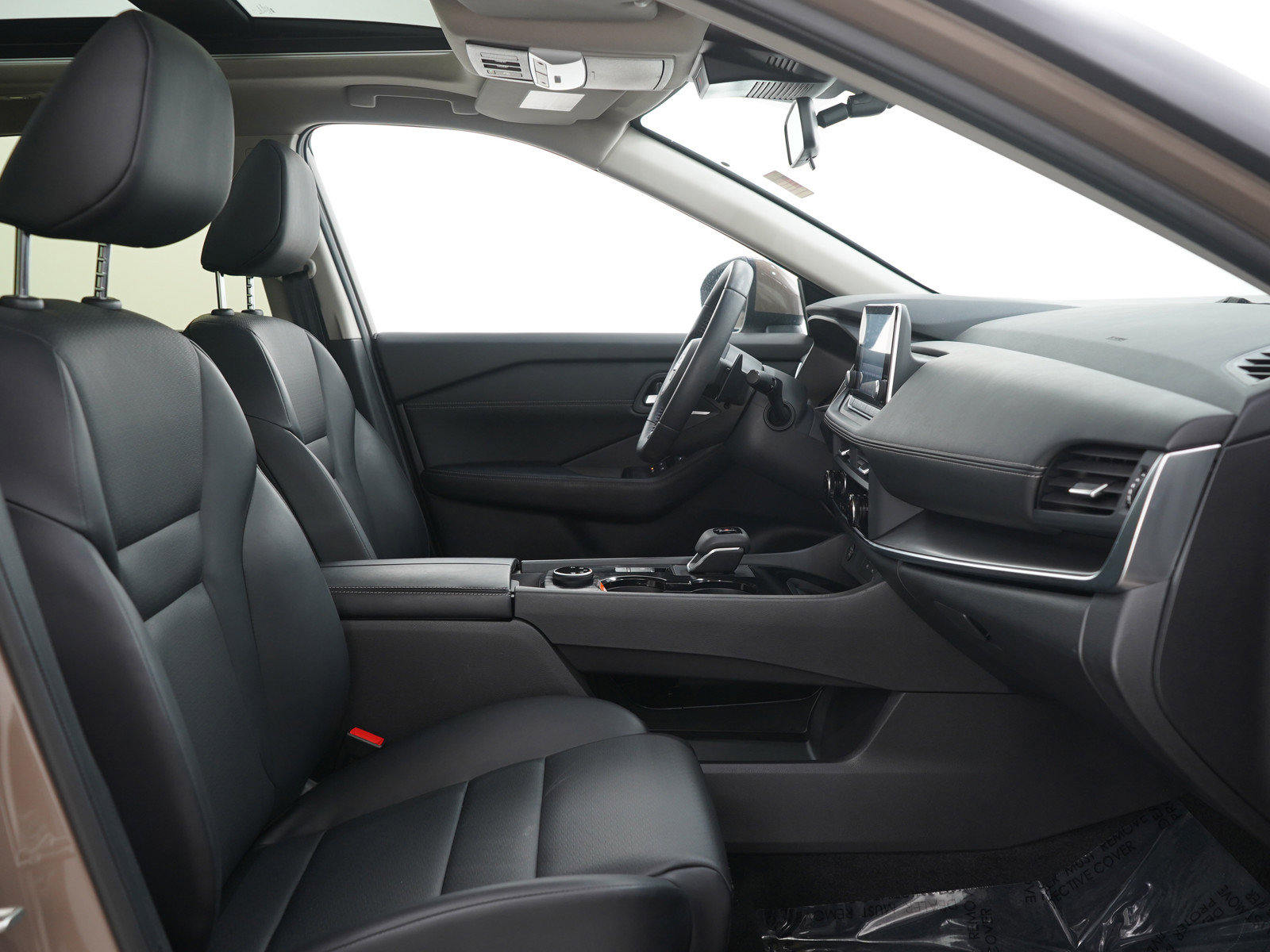 Used 2024 Nissan Rogue SV w/ SV Premium Package image 13