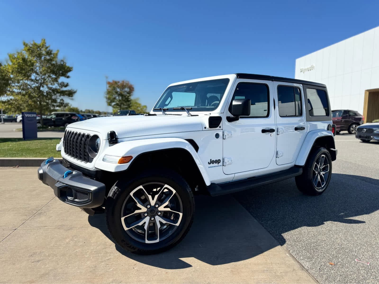 Used 2024 Jeep Wrangler Sport S w/ Convenience Group image 3