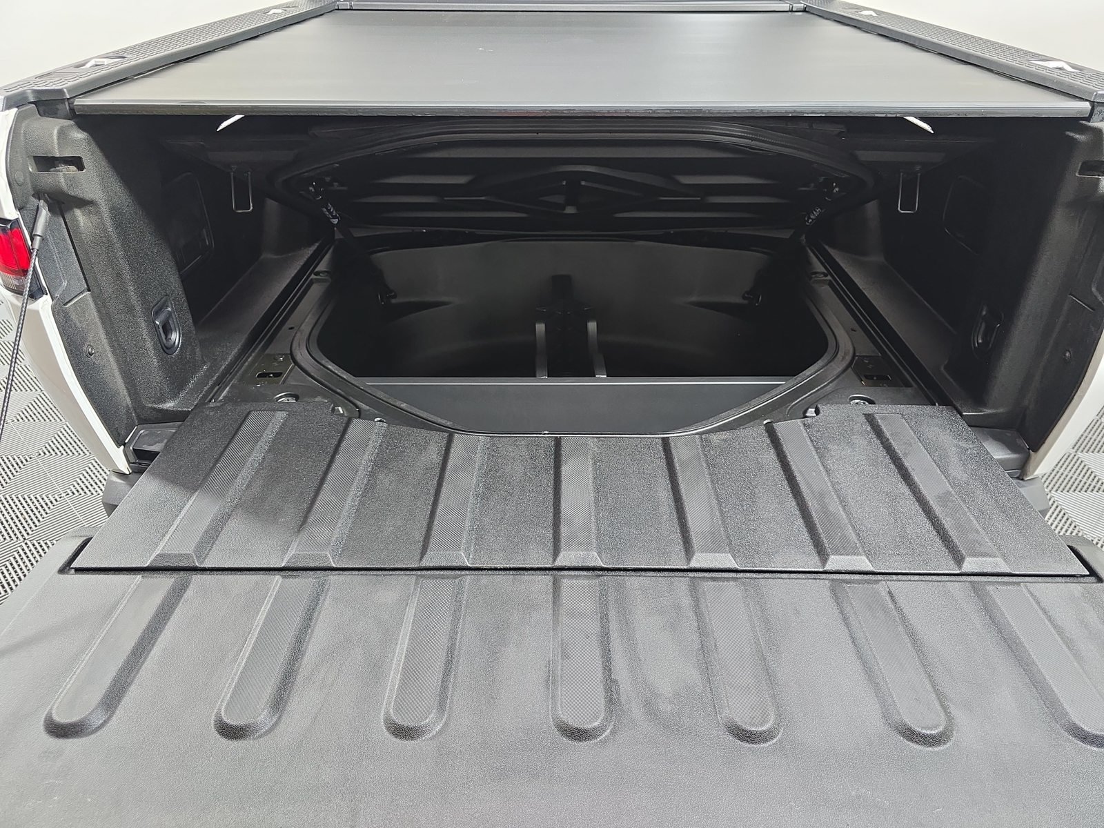 Used 2023 Rivian R1T Adventure Dual AWD/4WD image 15