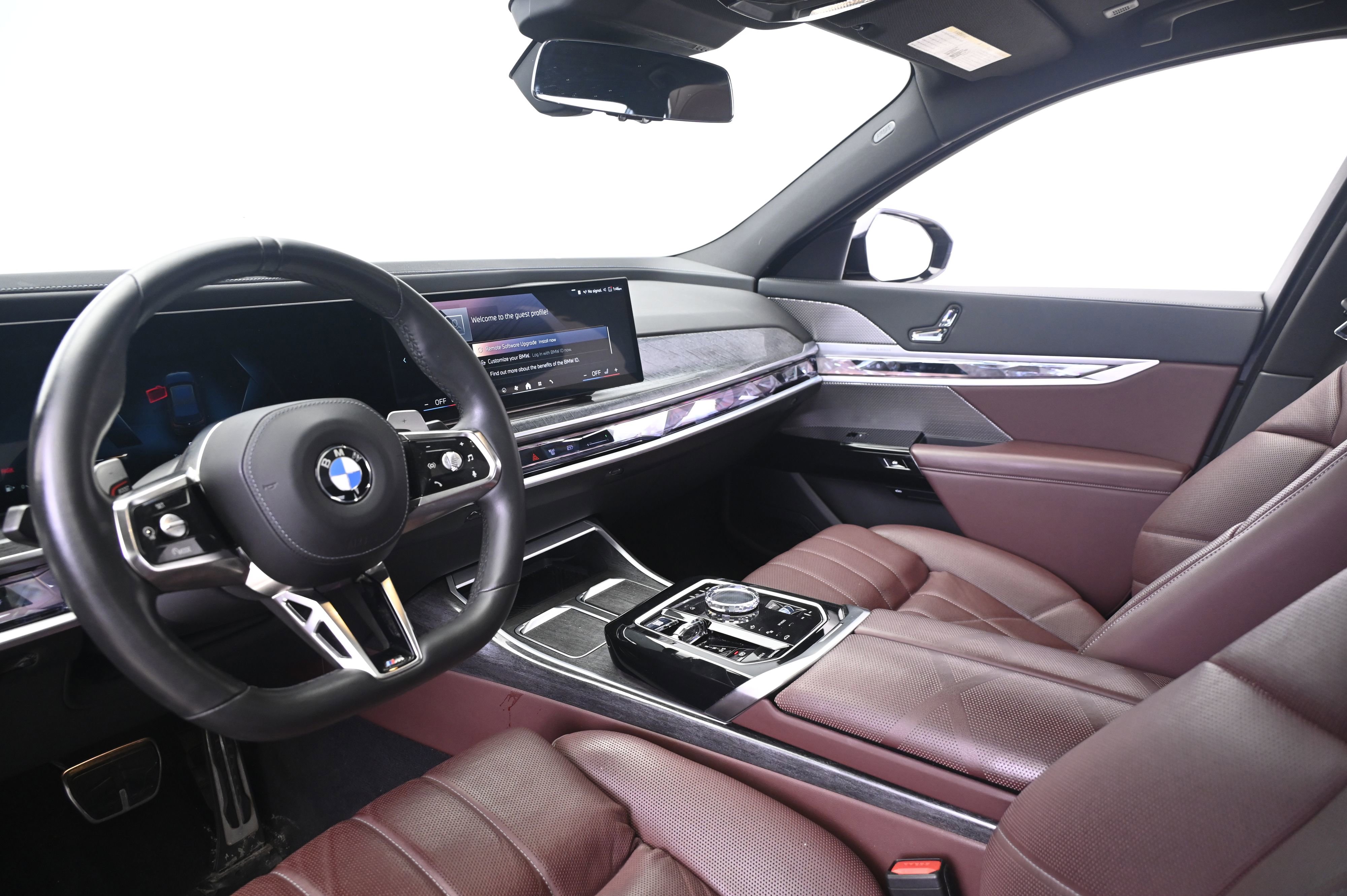 Used 2023 BMW 760i xDrive AWD/4WD image 4