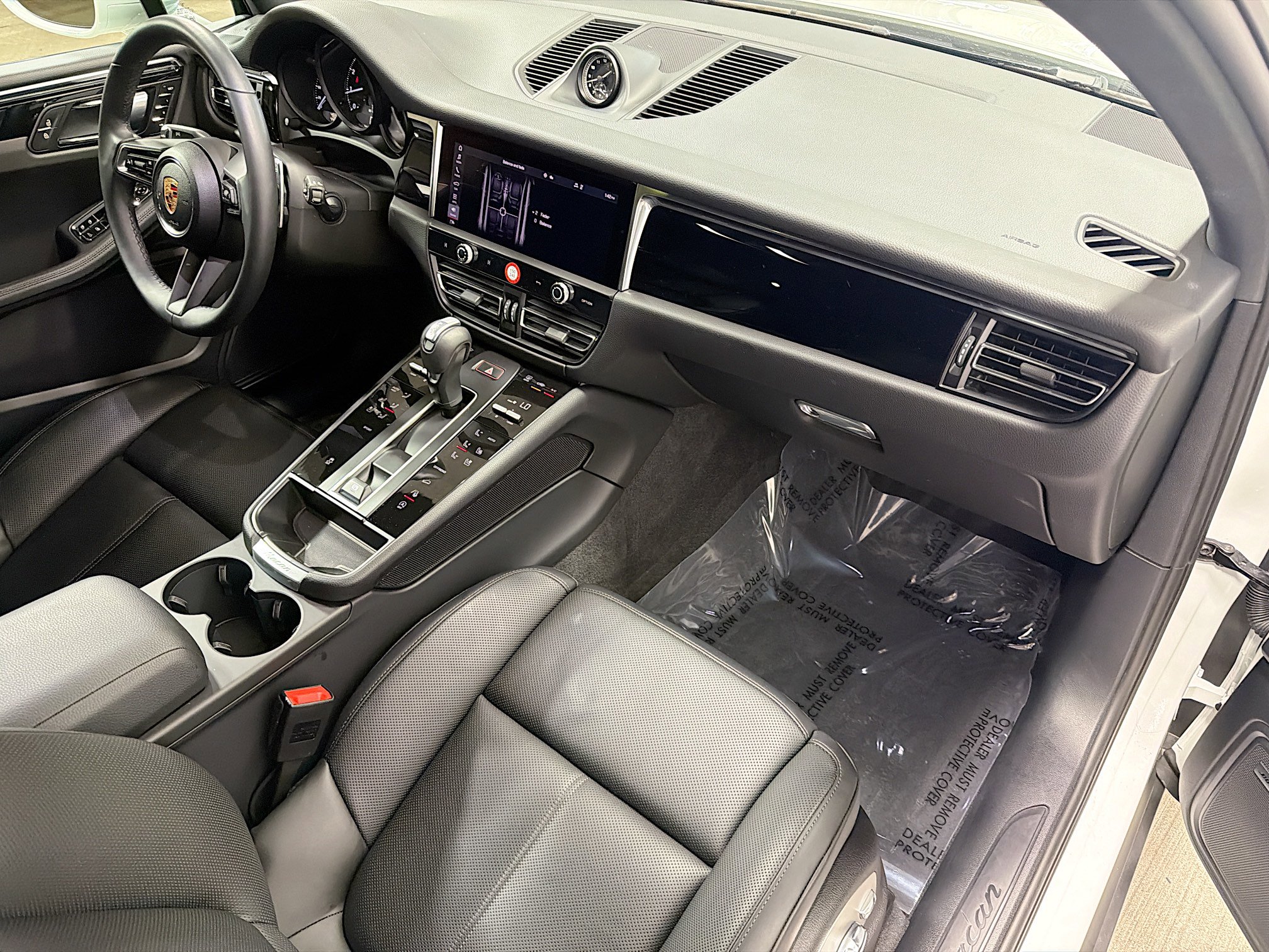 Used 2025 Porsche Macan image 15