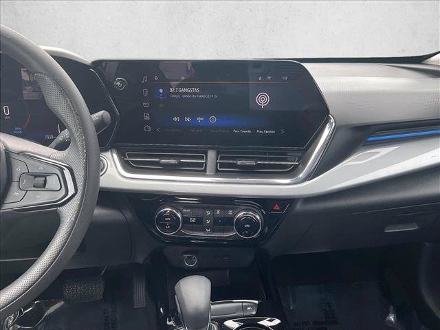 Certified 2025 Chevrolet Trax LT w/ LPO, Blackout Package FWD image 8