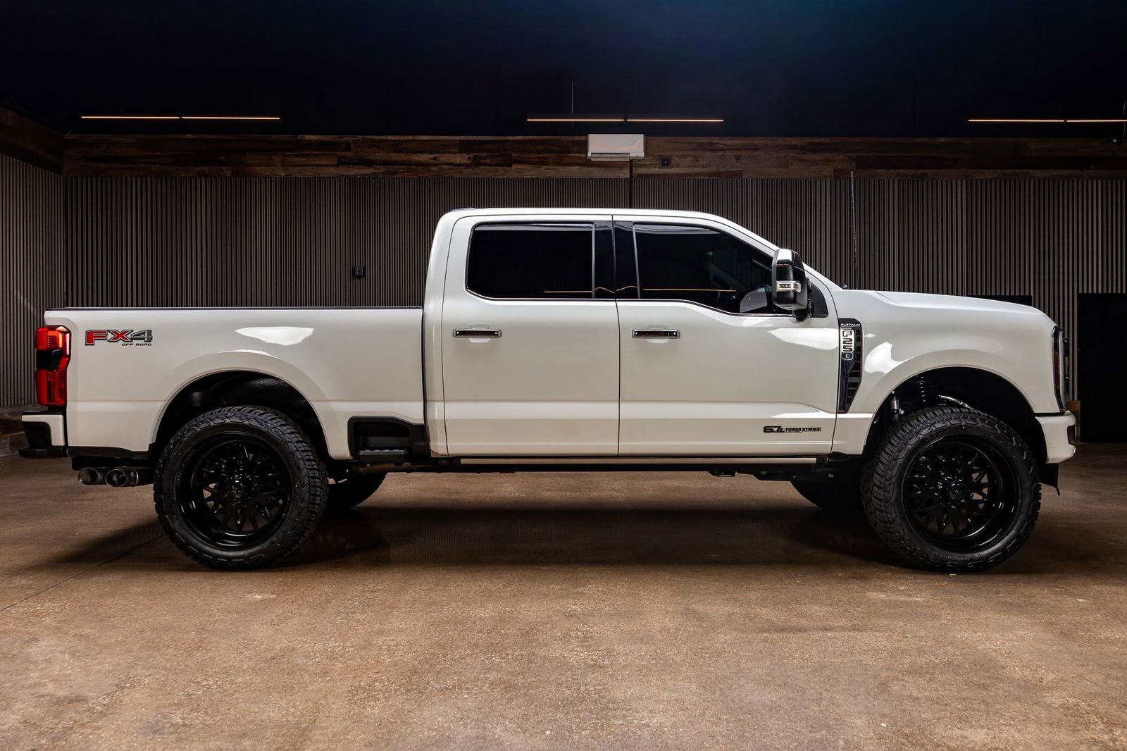 Used 2024 Ford F250 Platinum w/ FX4 Off-Road Package AWD/4WD image 11
