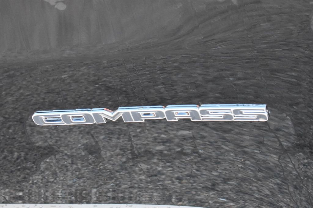 Used 2018 Jeep Compass Limited w/ Navigation Group image 14