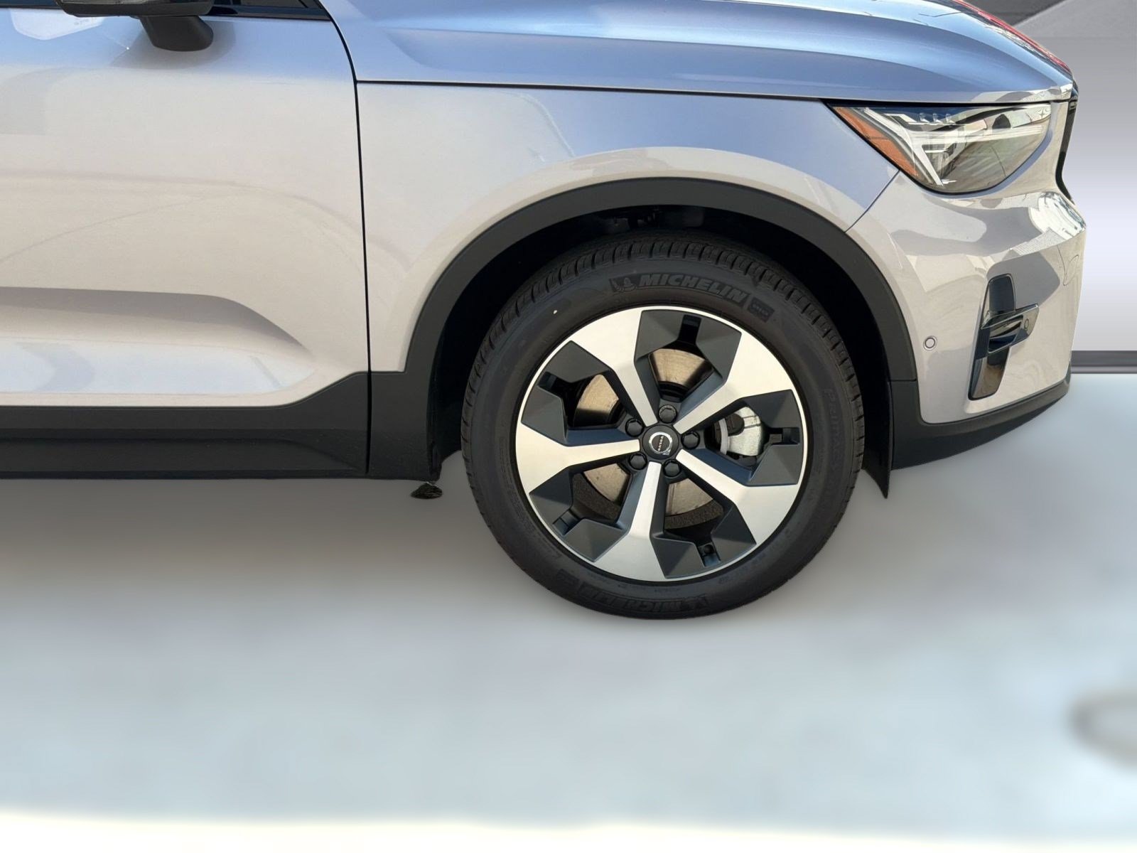 New 2026 Volvo XC40 B5 Plus w/ Protection Package Premier AWD/4WD image 13