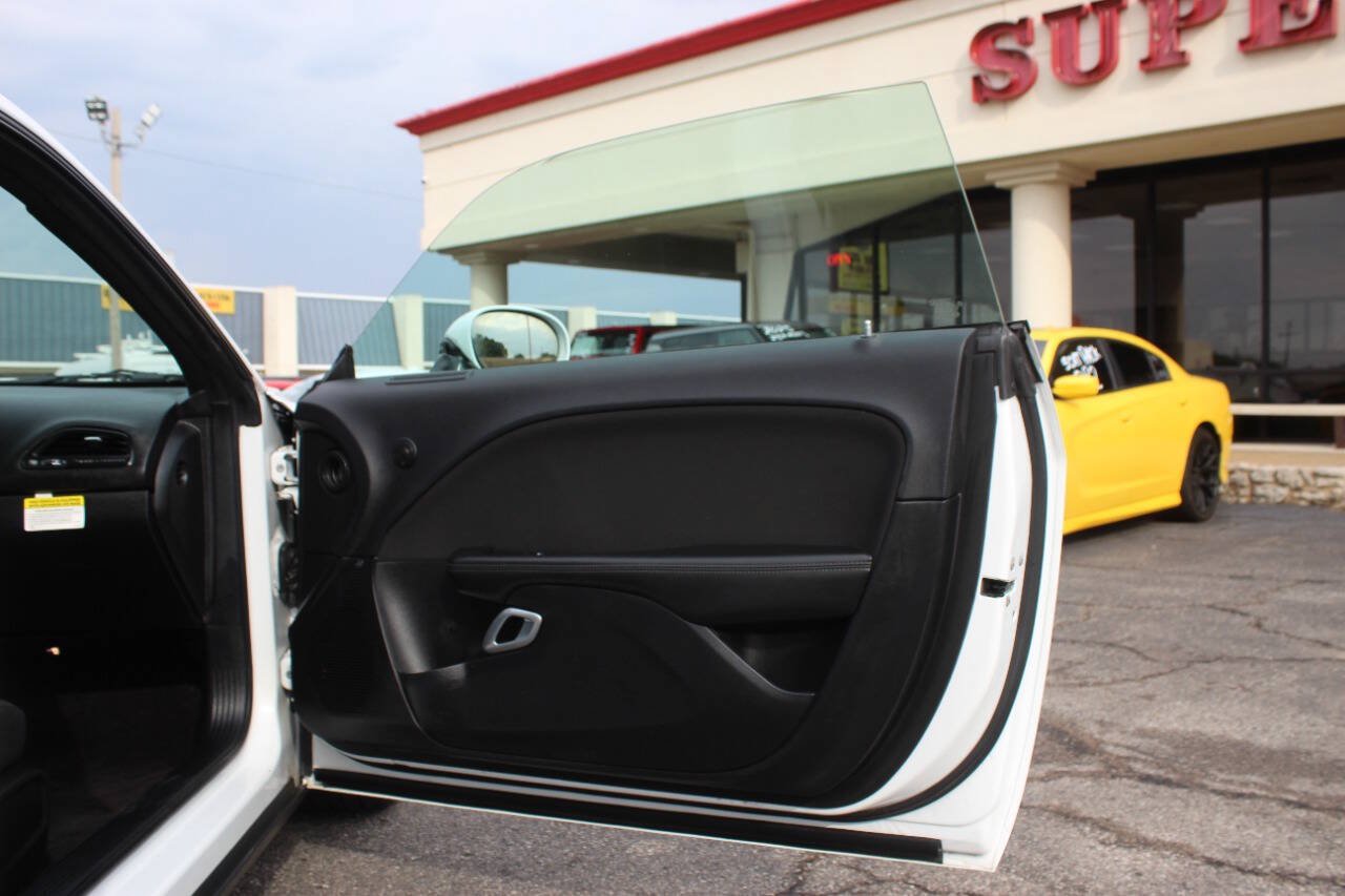 Used 2018 Dodge Challenger SXT RWD image 13