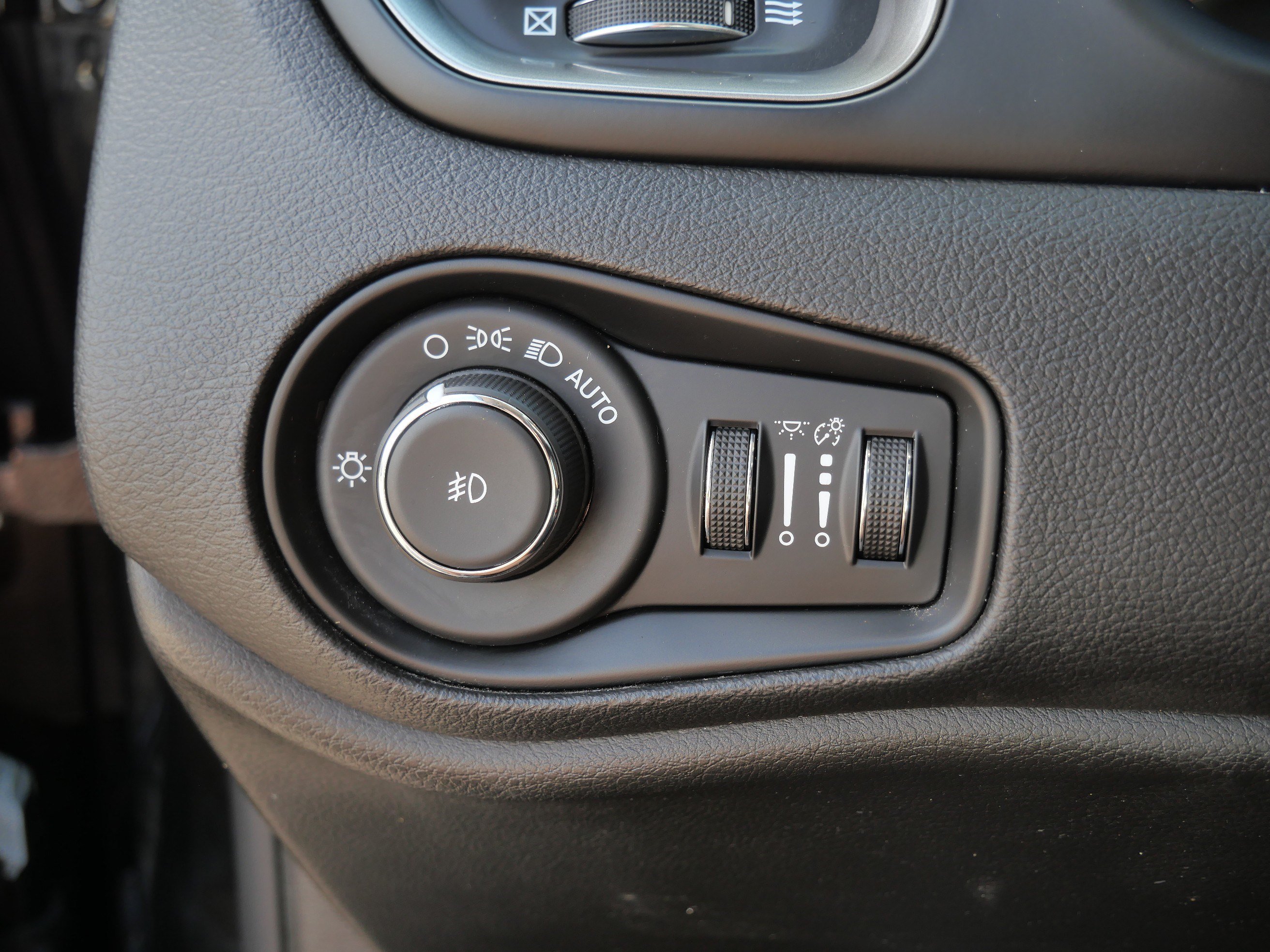 Used 2020 Jeep Renegade Limited w/ Trailer Tow Group AWD/4WD image 26