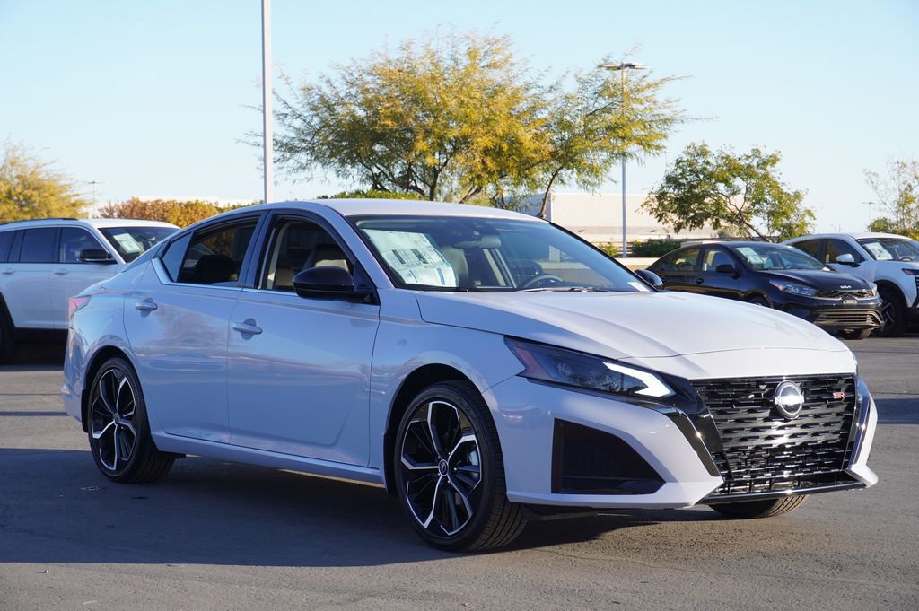 Certified 2025 Nissan Altima 2.5 SR image 4