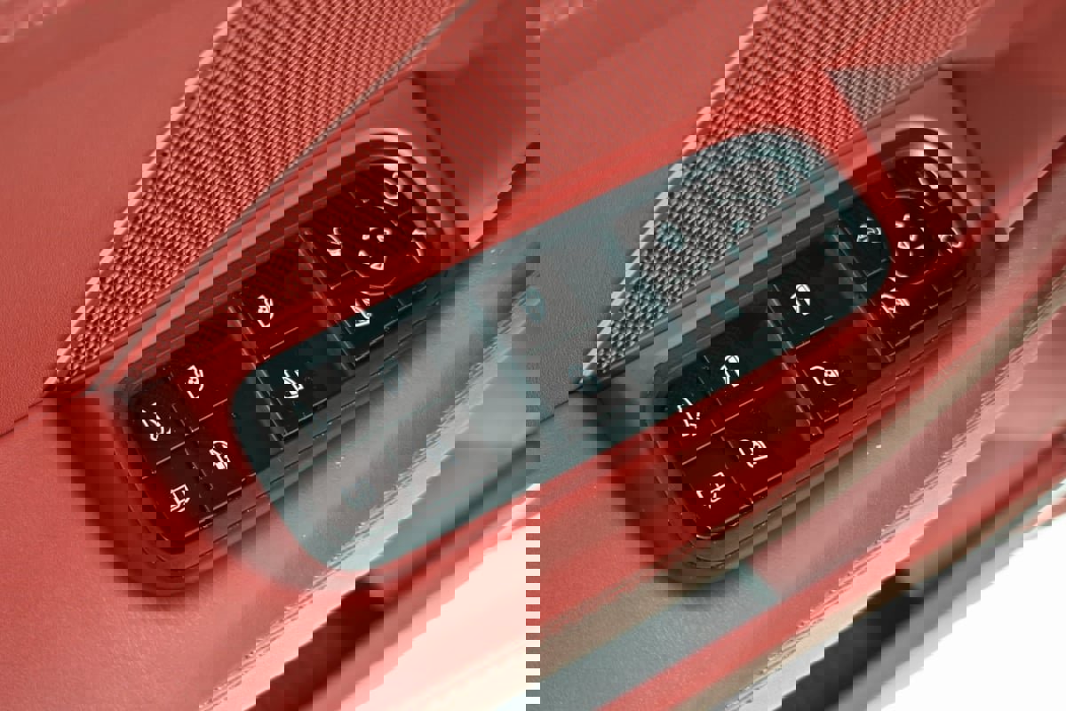 Used 2021 Porsche Panamera 4S w/ Premium Package image 23