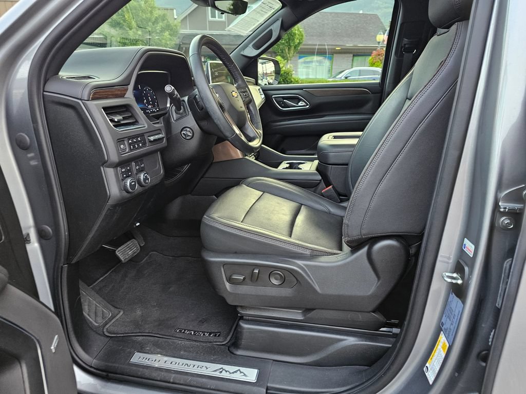 Used 2023 Chevrolet Suburban High Country w/ Premium Package 2 AWD/4WD image 26