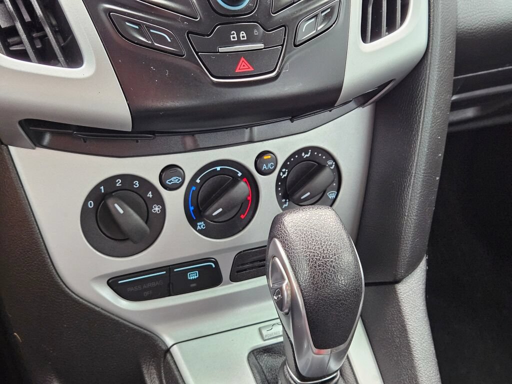 Used 2013 Ford Focus SE FWD image 24