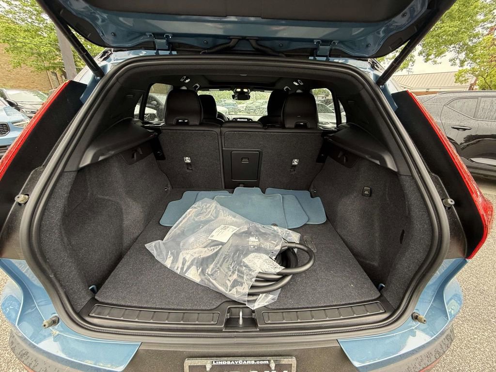 Used 2023 Volvo XC40 Recharge Plus image 17