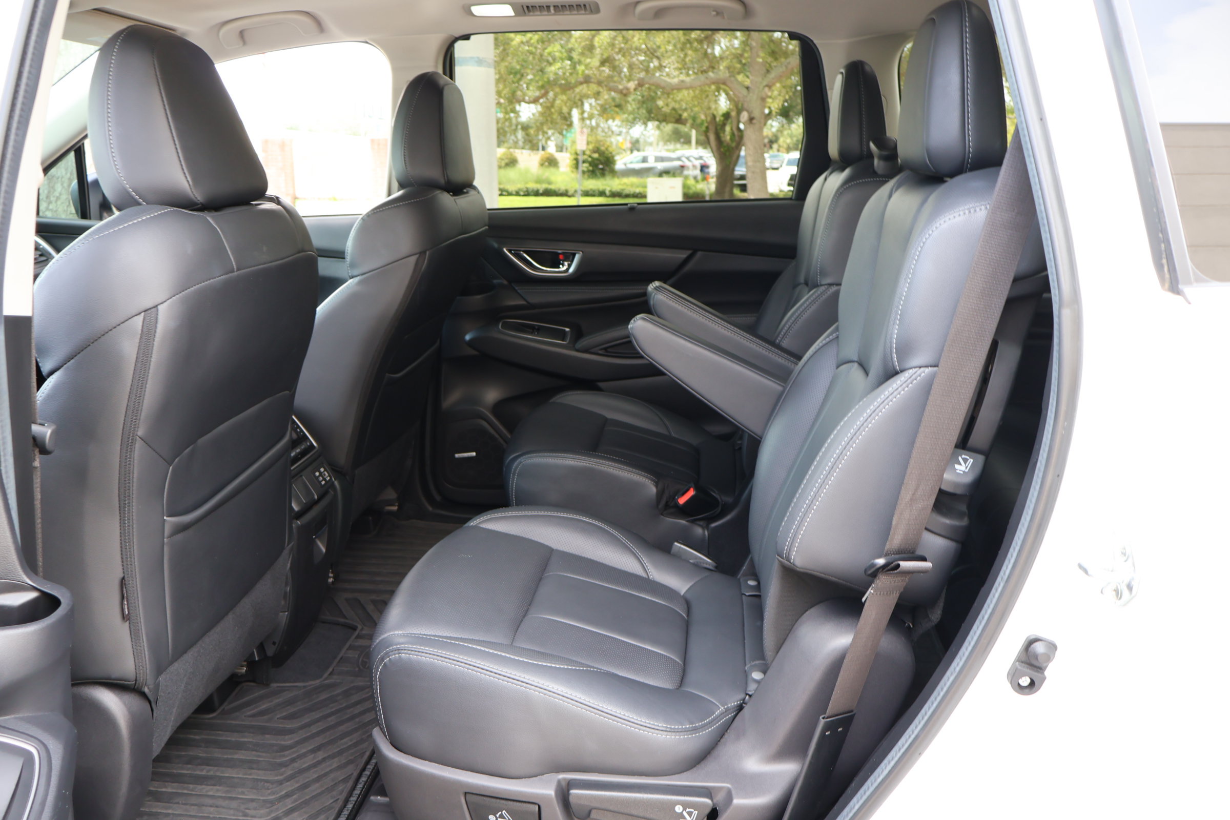 Used 2024 Subaru Ascent Limited w/ Technology Package AWD/4WD image 17