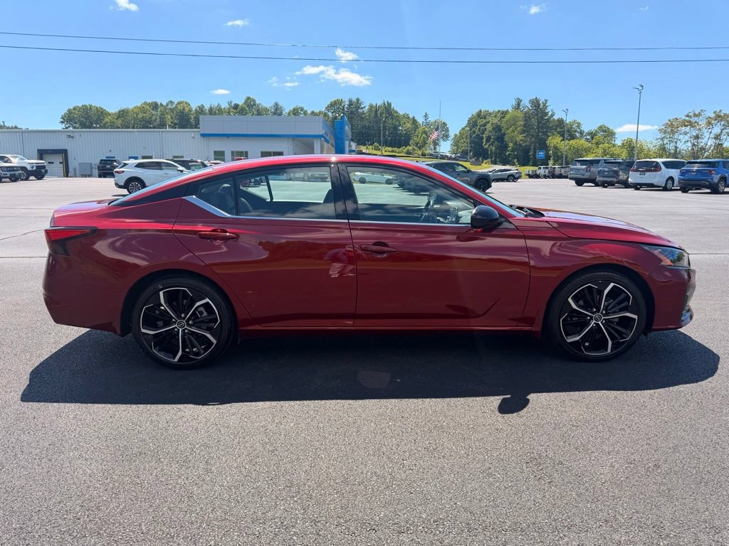 Used 2024 Nissan Altima 2.5 SR FWD image 11