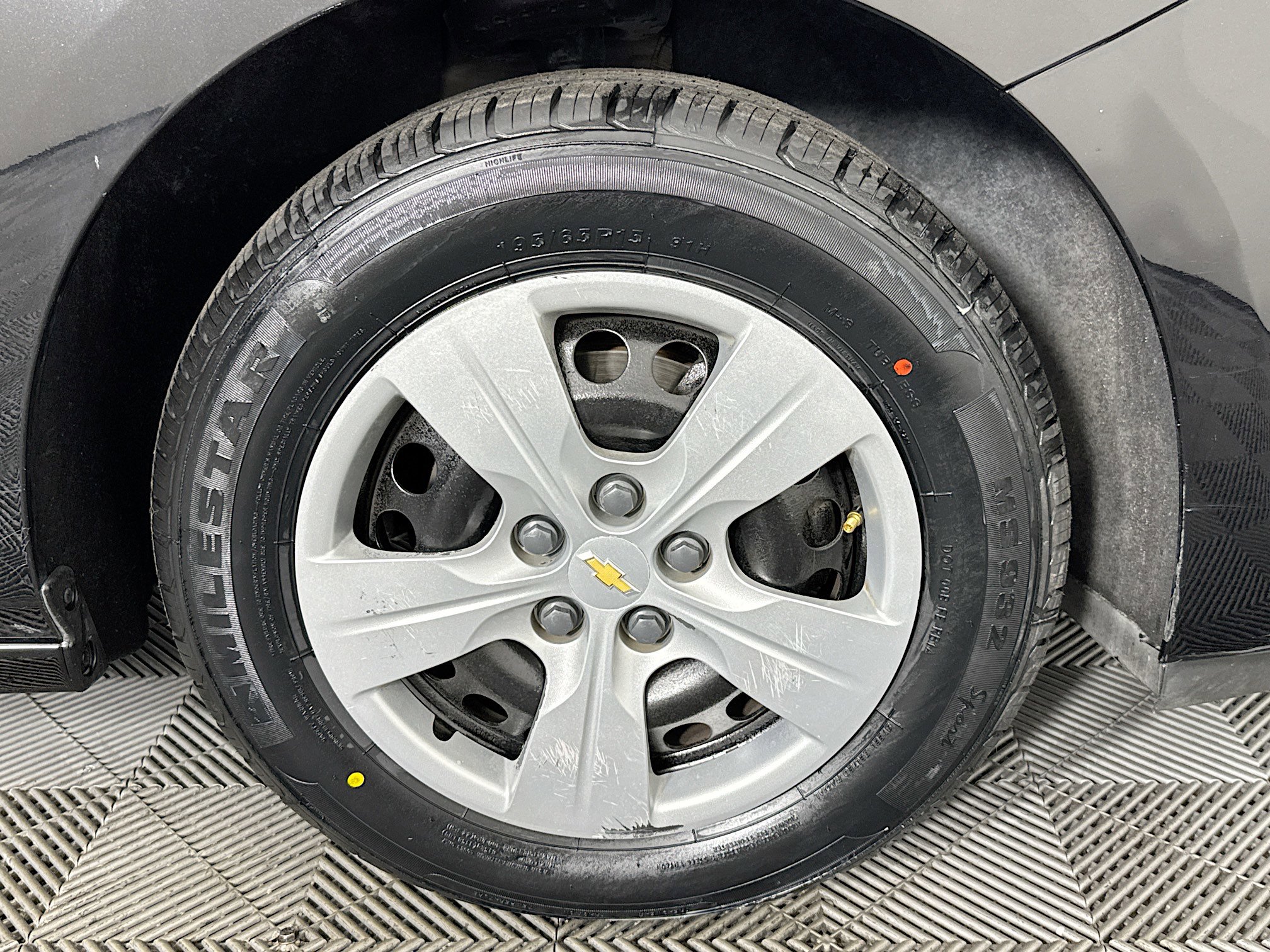 Used 2017 Chevrolet Cruze LS image 28