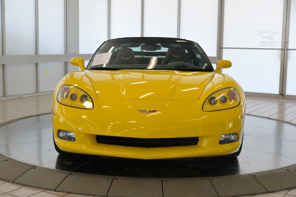 Used 2007 Chevrolet Corvette Coupe w/ Preferred Equipment Group RWD image 3
