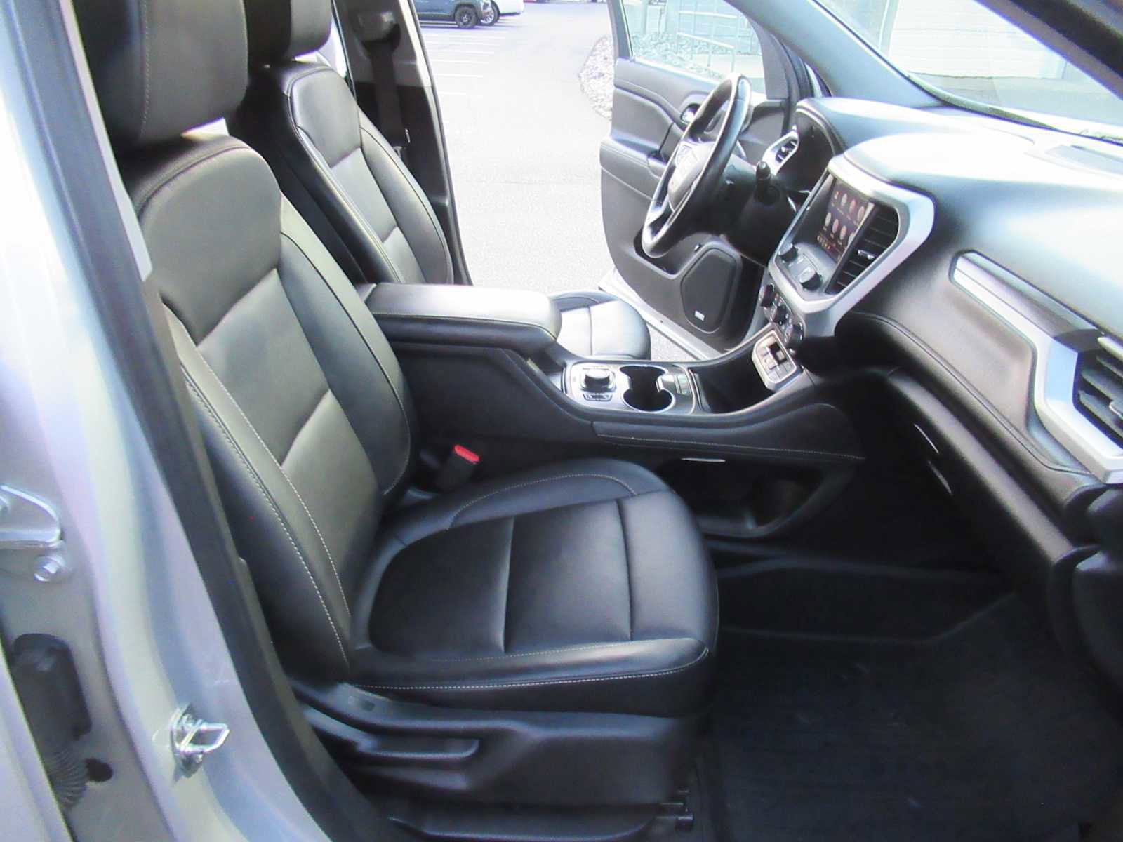 Used 2020 GMC Acadia SLT w/ LPO, Floor Liner Package FWD image 24